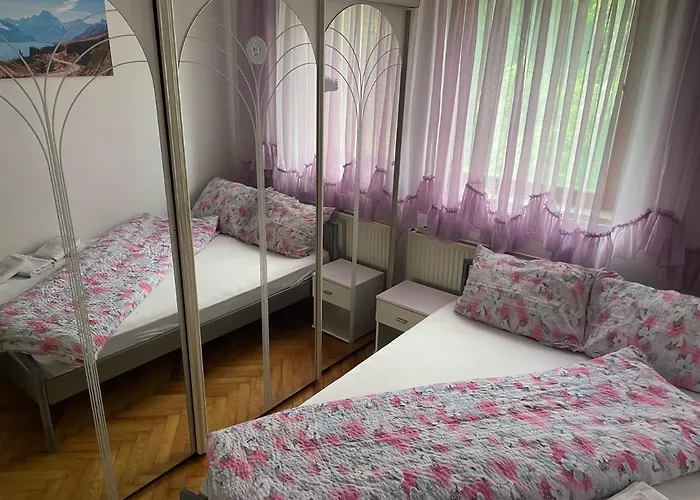Slatka Sobica Za Dvoje Sa Upotrebom Zajednicke Kuhinje I Kupaonice